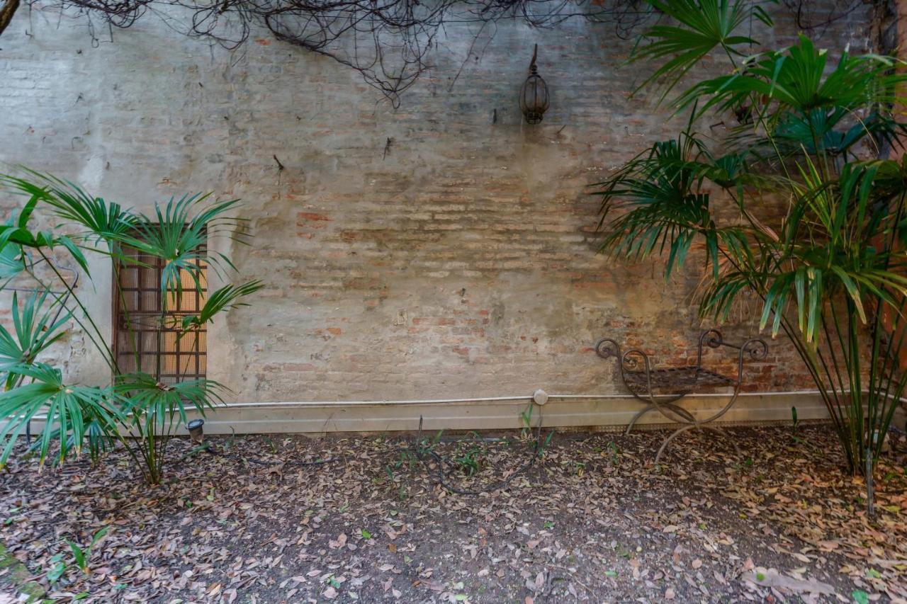 Suite Aldrovandi, With Private Garden Bologna Exterior foto